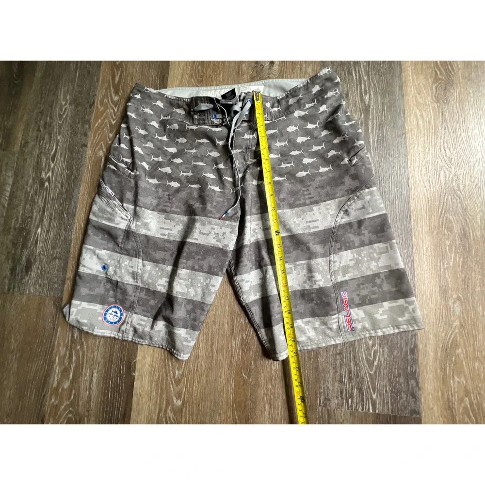 Pelagic Boardshorts‎ Mens 36 Gray Sharkskin Camo Fish Print Fishing Shorts